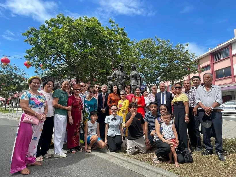 Thứ trưởng Lê Thị Thu Hằng thăm cộng đồng người Việt tại New Caledonia Thứ trưởng Lê Thị Thu Hằng thăm cộng đồng người Việt tại New Caledonia