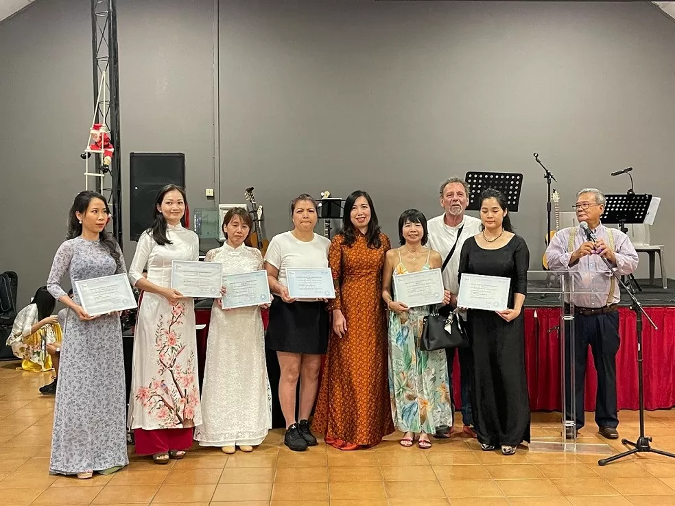 Thứ trưởng Lê Thị Thu Hằng thăm cộng đồng người Việt tại New Caledonia Thứ trưởng Lê Thị Thu Hằng thăm cộng đồng người Việt tại New Caledonia