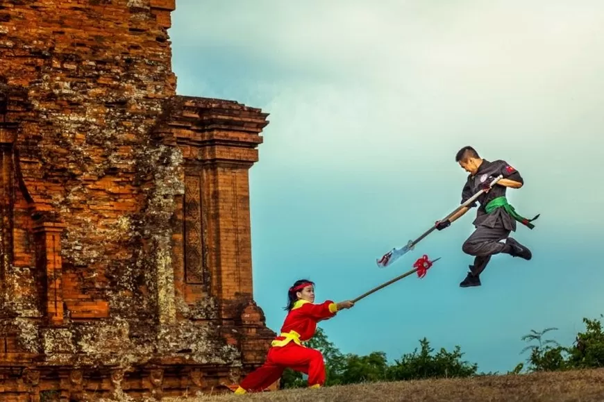 Biểu diễn thực chiến võ cổ truyền Bình Định. Ảnh: Nhiếp ảnh gia NGÔ KIM ĐỒNG Biểu diễn thực chiến võ cổ truyền Bình Định. Ảnh: Nhiếp ảnh gia NGÔ KIM ĐỒNG