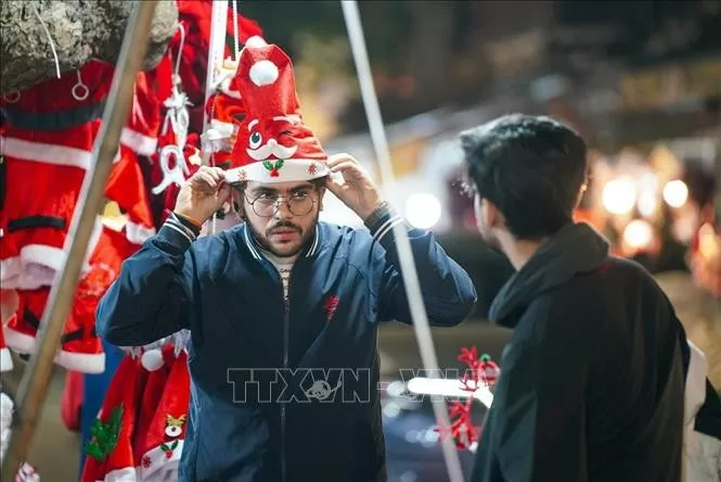 Phố cổ Hà Nội tưng bừng chào đón Giáng sinh Phố cổ Hà Nội tưng bừng chào đón Giáng sinh