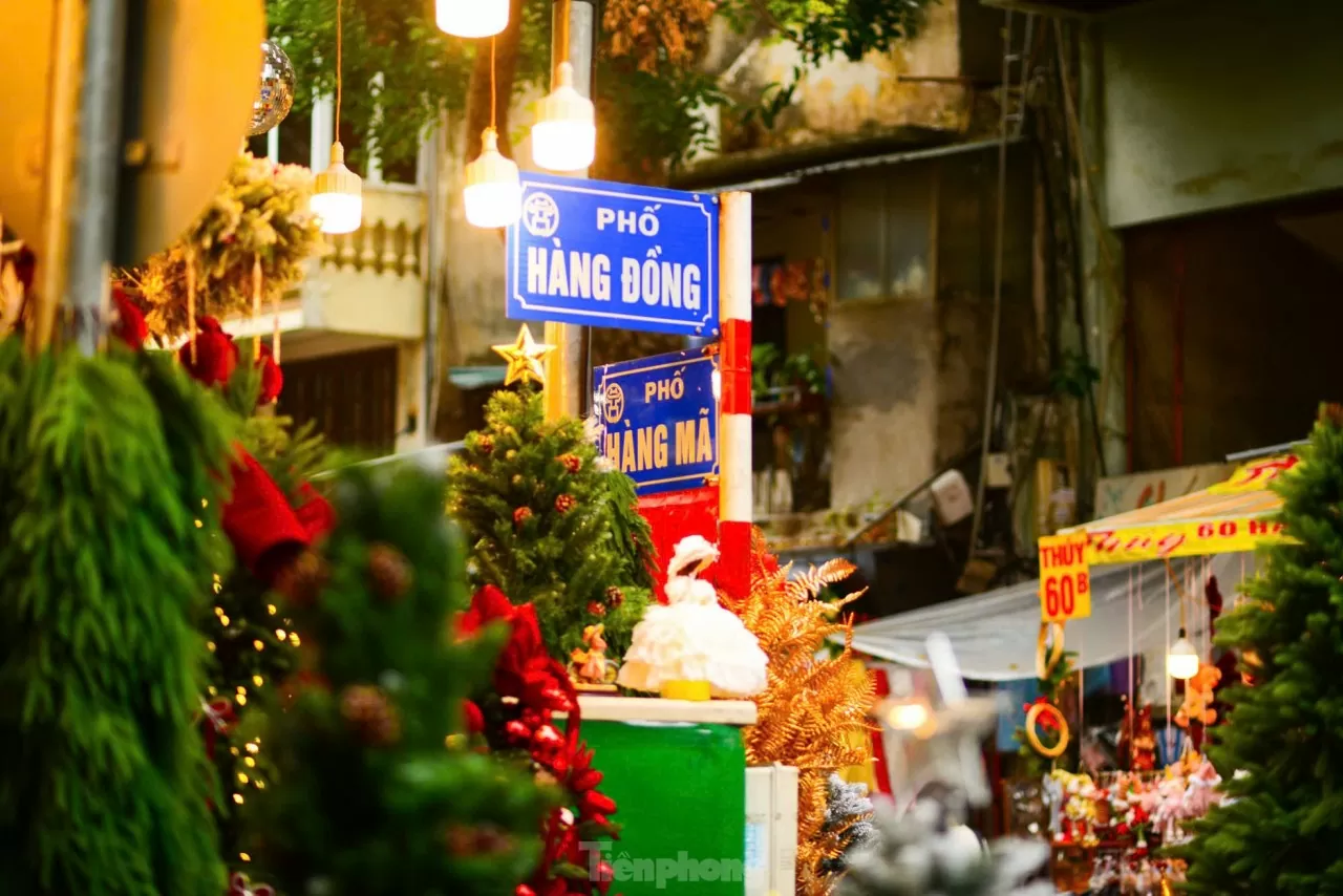 Phố cổ Hà Nội tưng bừng chào đón Giáng sinh Phố cổ Hà Nội tưng bừng chào đón Giáng sinh