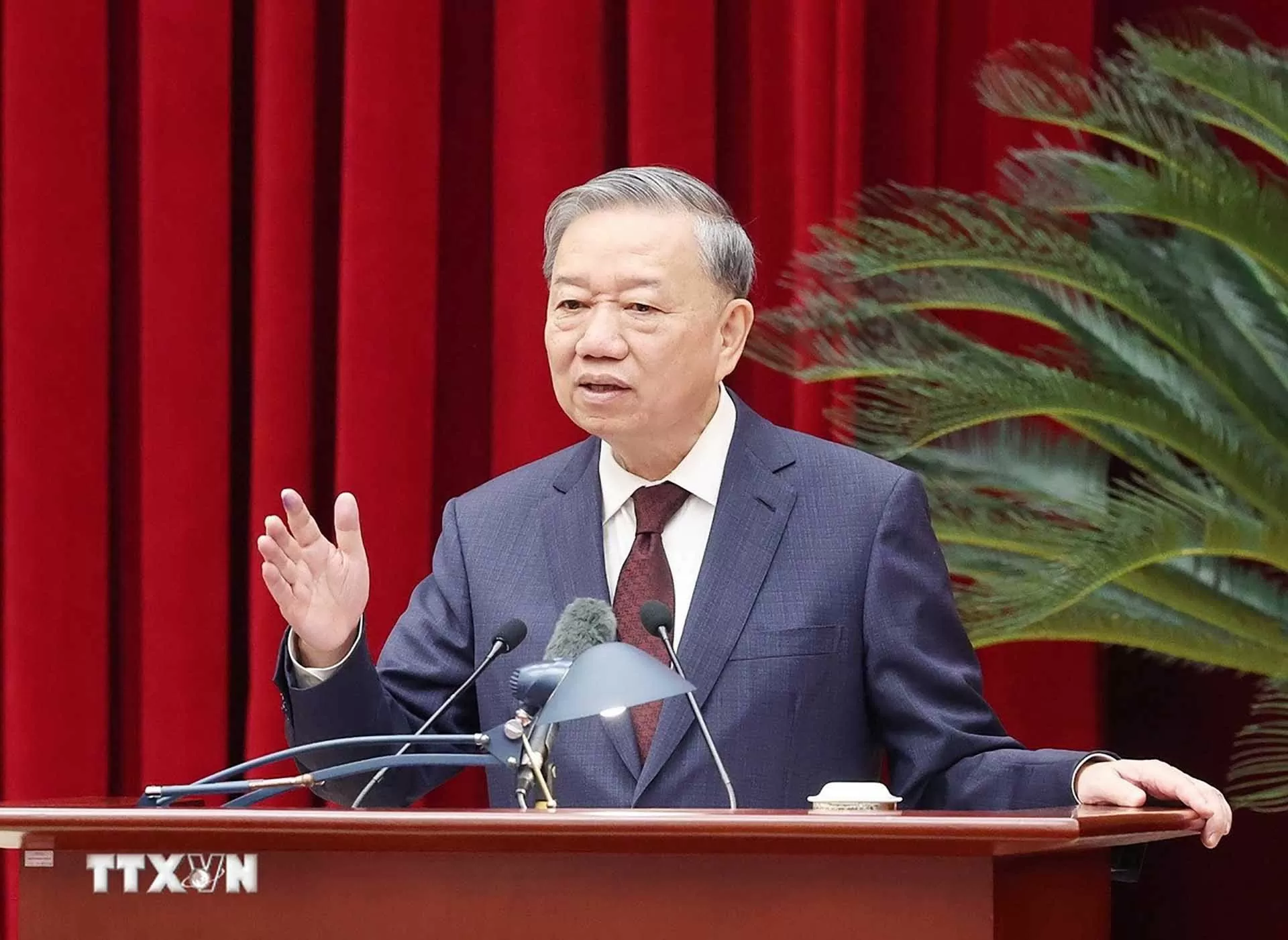 Tổng Bí thư Tô Lâm: Khẩn trương tham mưu việc tinh gọn bộ máy, góp phần tăng tốc, bứt phá vượt các mục tiêu Đại hội XIII của Đảng Tổng Bí thư Tô Lâm: Khẩn trương tham mưu việc tinh gọn bộ máy, góp phần tăng tốc, bứt phá vượt các mục tiêu Đại hội XIII của Đảng