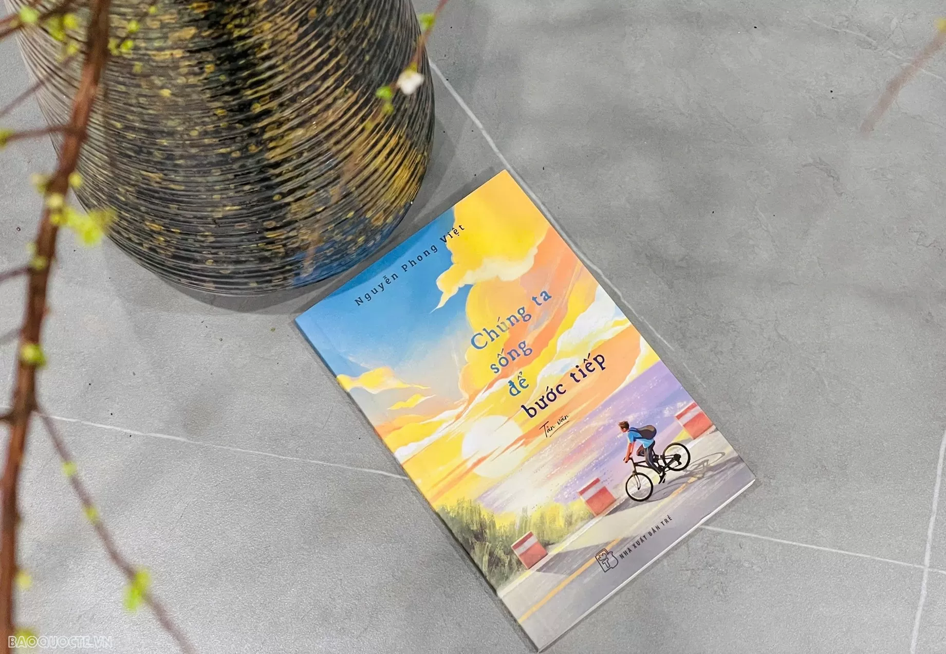 Chúng ta sống để bước tiếp. (Ảnh: Linh Chi) Chúng ta sống để bước tiếp. (Ảnh: Linh Chi)