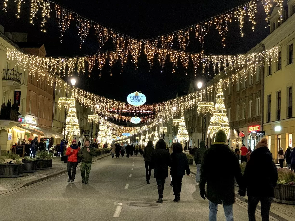 Đêm Giáng sinh ở Warsaw, Ba Lan. (Ảnh: Thành Châu) Đêm Giáng sinh ở Warsaw, Ba Lan. (Ảnh: Thành Châu)