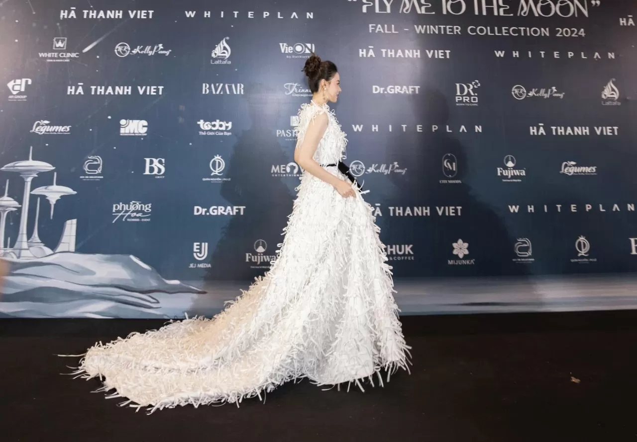 Midu hóa nàng thơ trong bộ ảnh mới Midu hóa nàng thơ trong bộ ảnh mới