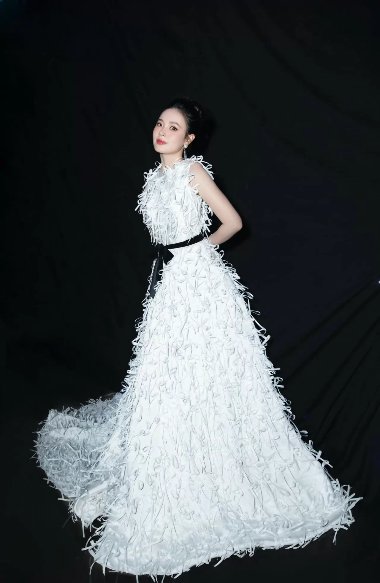 Midu hóa nàng thơ trong bộ ảnh mới Midu hóa nàng thơ trong bộ ảnh mới