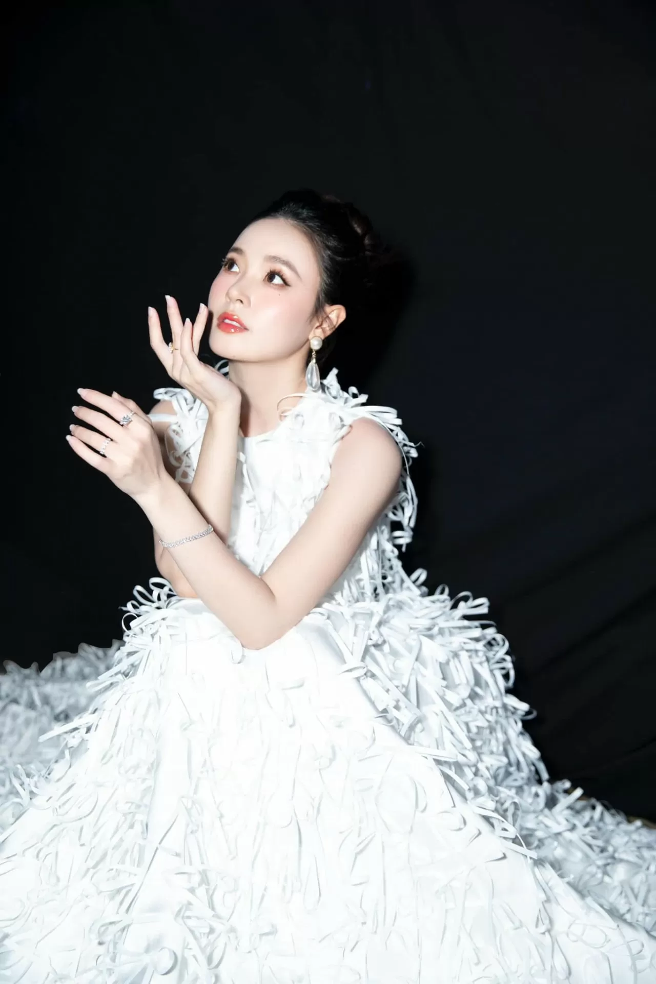 Midu hóa nàng thơ trong bộ ảnh mới Midu hóa nàng thơ trong bộ ảnh mới