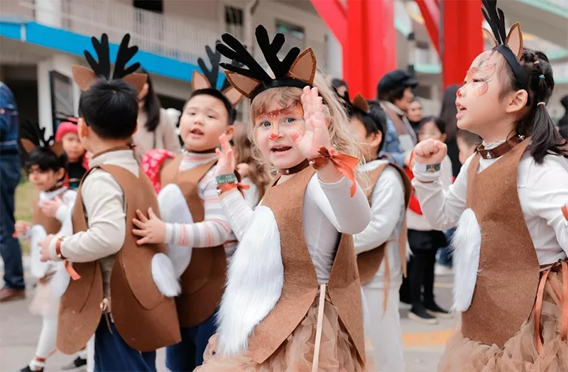 Sự kiện thu hút gần 3000 người tham dự. Sự kiện thu hút gần 3000 người tham dự.