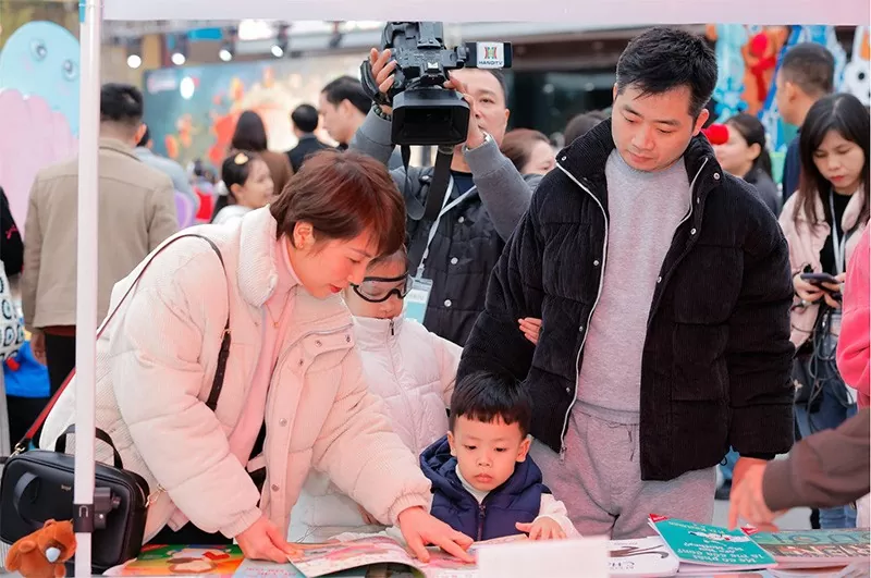 Lần đầu tiên sự kiện diễu hành mần non được tổ chức tại Cung Thiếu nhi Hà Nội Lần đầu tiên sự kiện diễu hành mầm non được tổ chức tại Cung Thiếu nhi Hà Nội