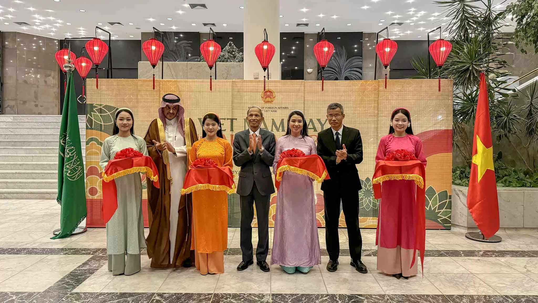 Ngày Việt Nam tại Saudi Arabia gây ấn tượng mạnh mẽ với công chúng sở tại Ngày Việt Nam tại Saudi Arabia gây ấn tượng mạnh mẽ với công chúng sở tại