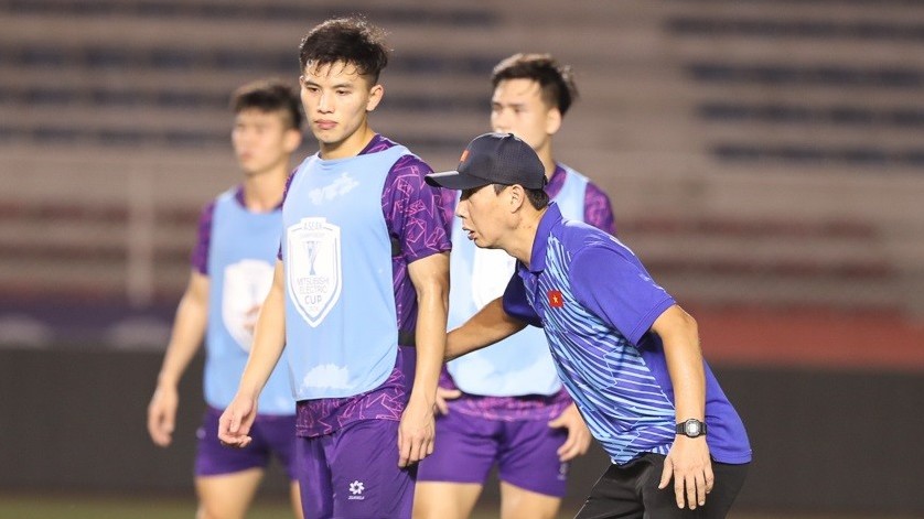 asean cup 2024 hinh anh doi tuyen viet nam tap luyen tai philippines