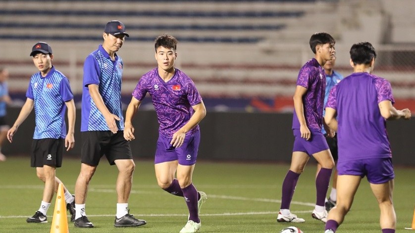 trong tai nguoi uzbekistan dieu khien tran tuyen philippines gap viet nam