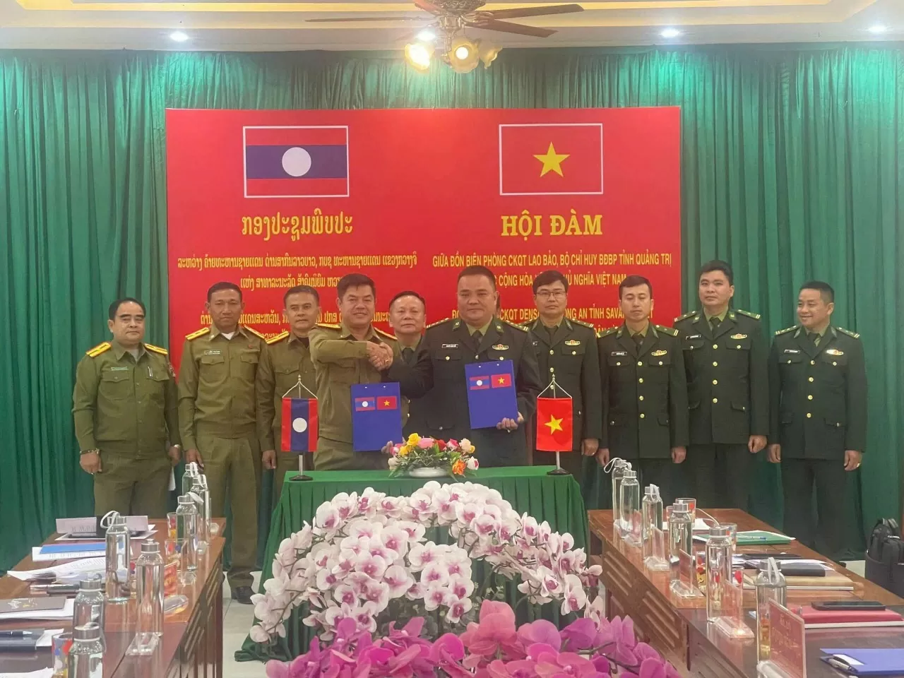 Việt Nam-Lào: Tăng cường hợp tác bảo đảm an ninh tại cặp Cửa khẩu quốc tế Lao Bảo - Đensavan Việt Nam-Lào: Tăng cường hợp tác bảo đảm an ninh tại cặp Cửa khẩu quốc tế Lao Bảo - Đensavan