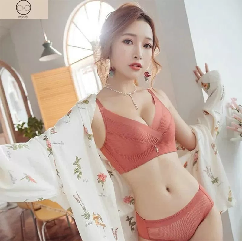 Emy nội y tôn lên vẻ đẹp quyến rũ