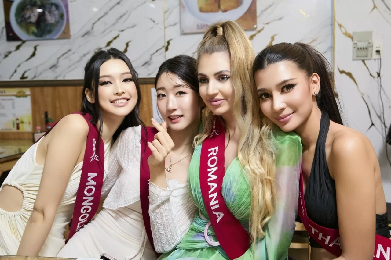 Quỳnh Nga và dàn mỹ nhân Miss Charm rạng rỡ trước đêm bán kết
