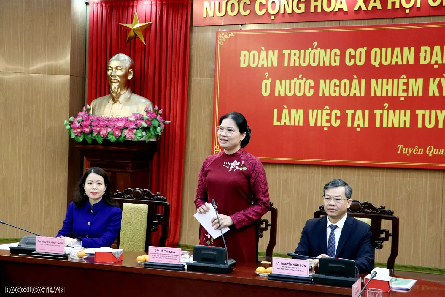 Đoàn Trưởng cơ quan đại diện Việt Nam ở nước ngoài làm việc với lãnh đạo tỉnh Tuyên Quang Đoàn Trưởng cơ quan đại diện Việt Nam ở nước ngoài làm việc tại tỉnh Tuyên Quang