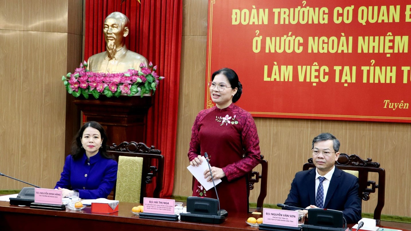 Đoàn Trưởng cơ quan đại diện Việt Nam ở nước ngoài làm việc tại tỉnh Tuyên Quang