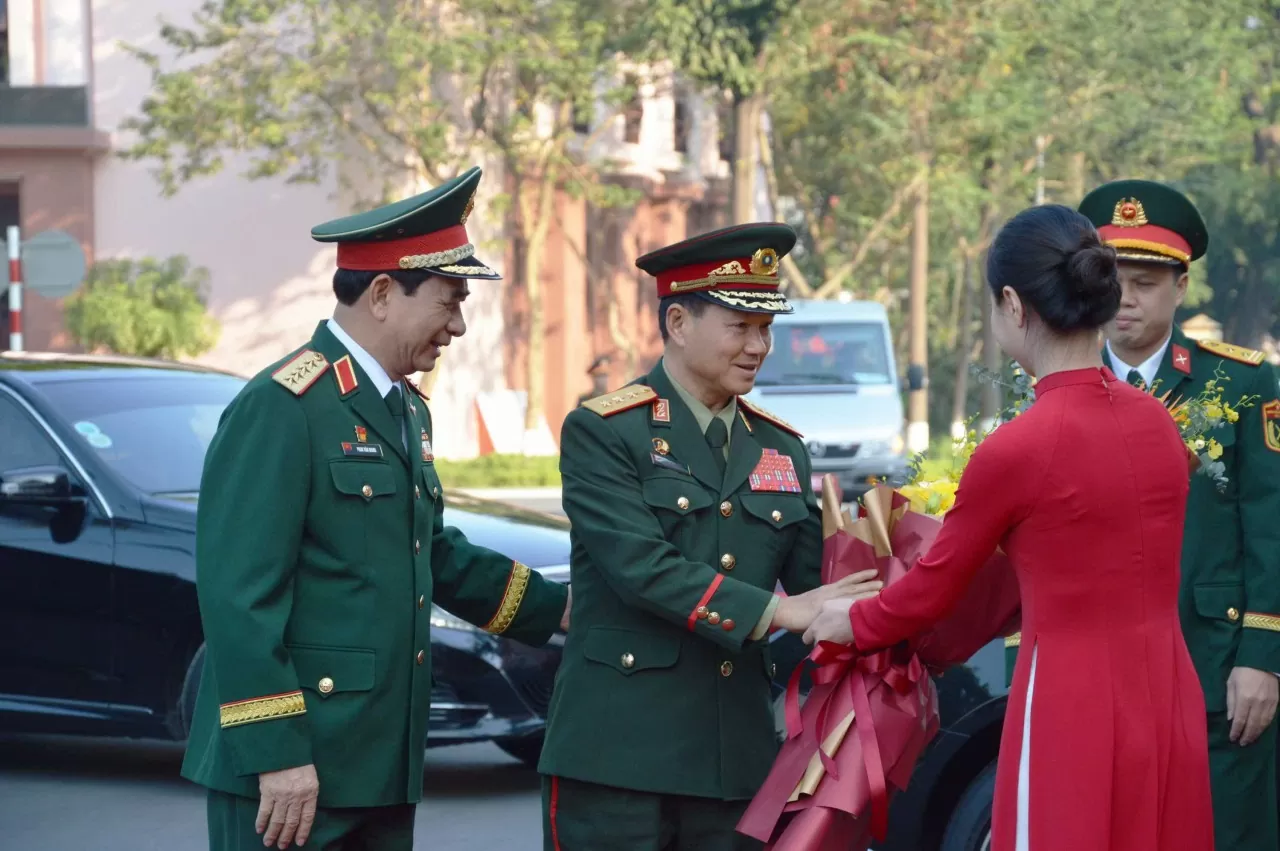 Đại tướng Phan Văn Giang tiếp đón, hội đàm với Bộ trưởng Quốc phòng Lào Khamliang Outhakaysone Đại tướng Phan Văn Giang tiếp đón, hội đàm với Bộ trưởng Quốc phòng Lào Khamliang Outhakaysone