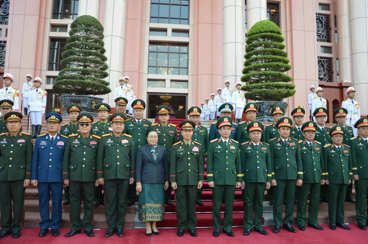 Đại tướng Phan Văn Giang tiếp đón, hội đàm với Bộ trưởng Quốc phòng Lào Khamliang Outhakaysone Đại tướng Phan Văn Giang tiếp đón, hội đàm với Bộ trưởng Quốc phòng Lào Khamliang Outhakaysone