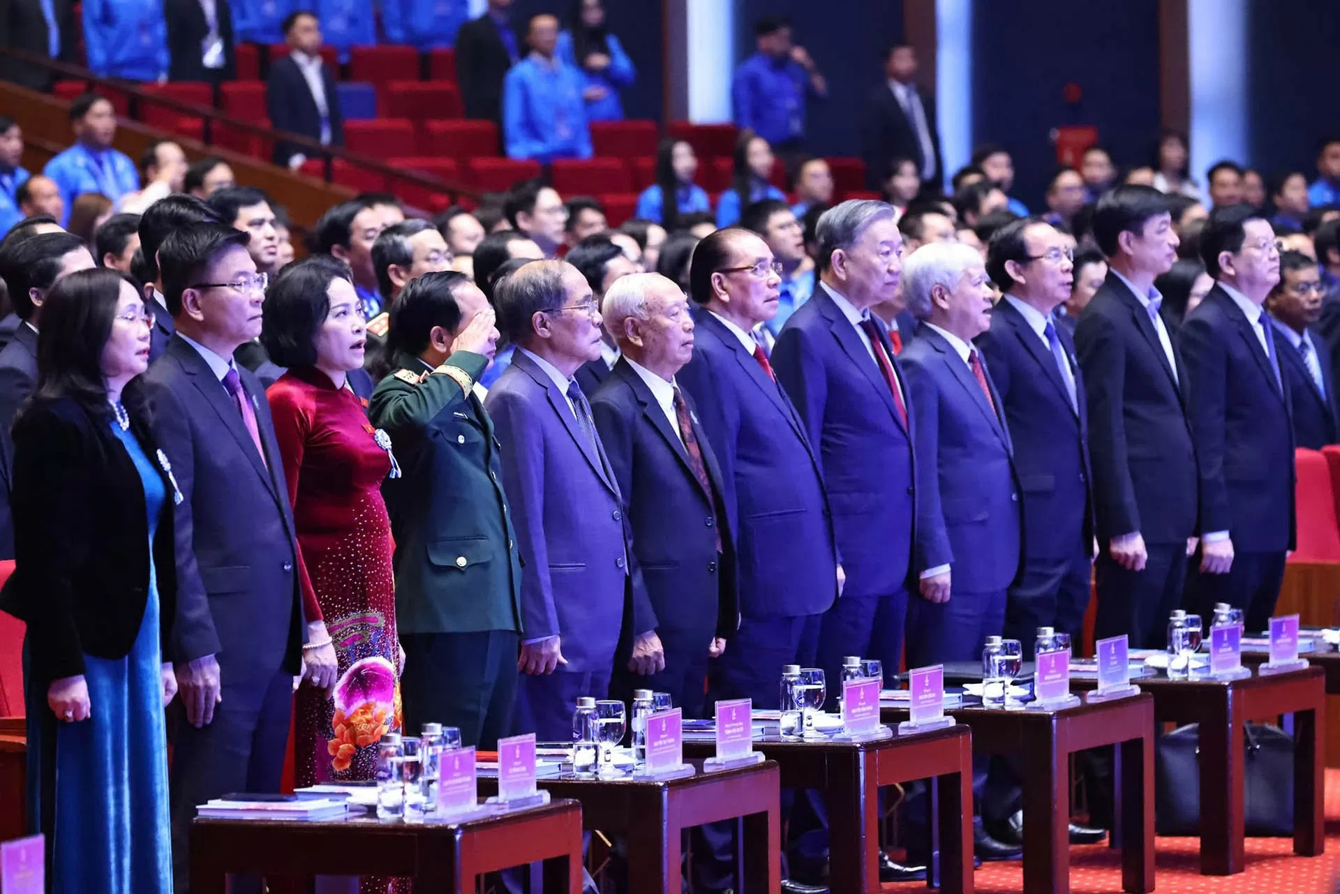 Đảng, Nhà nước luôn đặt thanh niên ở vị trí trung tâm trong nhiều vấn đề lớn của đất nước Đảng, Nhà nước luôn đặt thanh niên ở vị trí trung tâm trong nhiều vấn đề lớn của đất nước