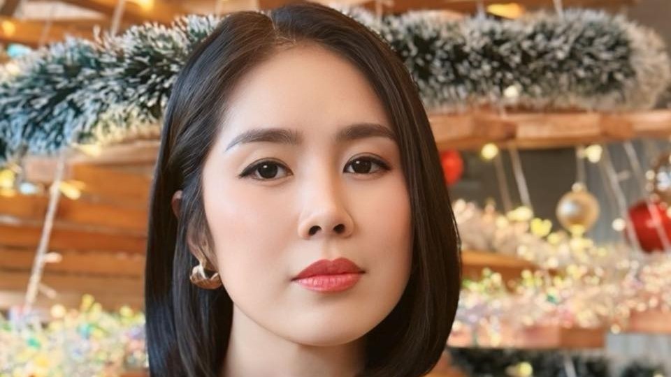 Sơn Tùng M-TP đi dạo hồ Tây bằng xích lô; Quỳnh Kool ngày càng thăng hạng về nhan sắc