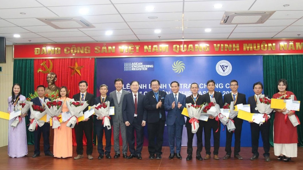 Vinh danh 77 kỹ sư chuyên nghiệp ASEAN năm 2024