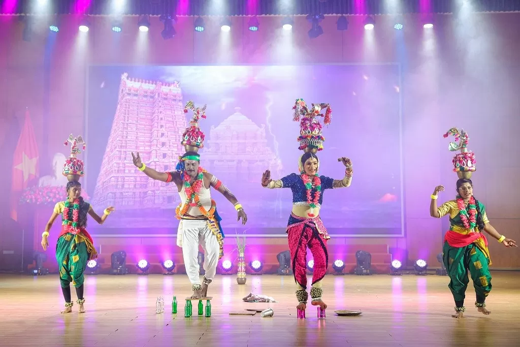 Phát huy truyền thống lịch sử đoàn kết hữu nghị giữa Việt Nam và Ấn Độ Phát huy truyền thống lịch sử đoàn kết hữu nghị giữa Việt Nam và Ấn Độ