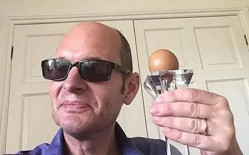 Câu chuyện về quả trứng gà hình dáng đặc biệt trị giá hơn 6 triệu đồng Câu chuyện về quả trứng gà hình dáng đặc biệt trị giá hơn 6 triệu đồng