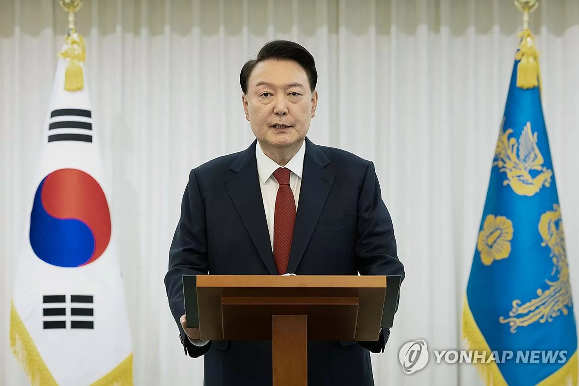 Tổng thống Yoon Suk Yeol phát biểu trước công chúng tại Seoul vào ngày 14/12, sau khi Quốc hội ủng hộ luận tội. (Nguồn: Yonhap) Tổng thống Yoon Suk Yeol phát biểu trước công chúng tại Seoul vào ngày 14/12, sau khi Quốc hội ủng hộ luận tội. (Nguồn: Yonhap)