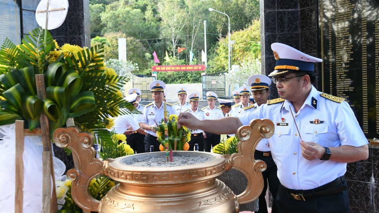 bo tu lenh vung 5 hai quan to chuc nhieu hoat dong y nghia nhan ngay thanh lap quan doi nhan dan viet nam