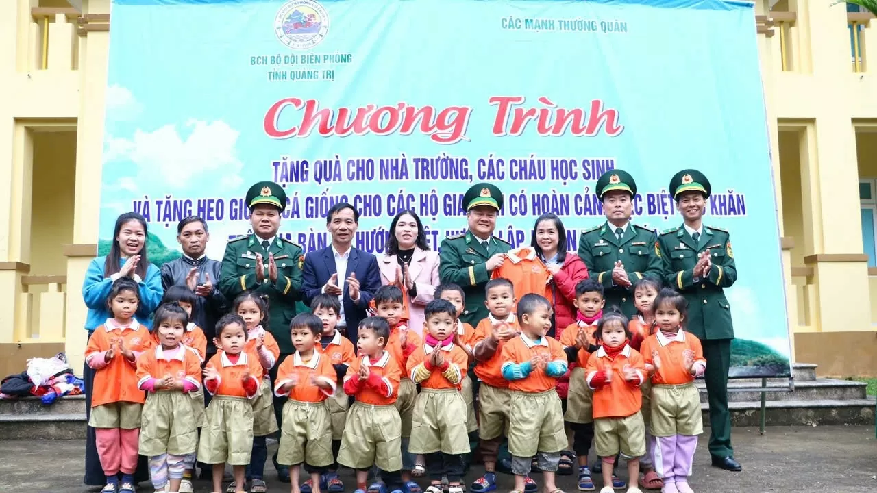 Đồn biên phòng Quảng Trị trao sinh kế cho người dân miền núi Đồn biên phòng Quảng Trị trao sinh kế cho người dân miền núi