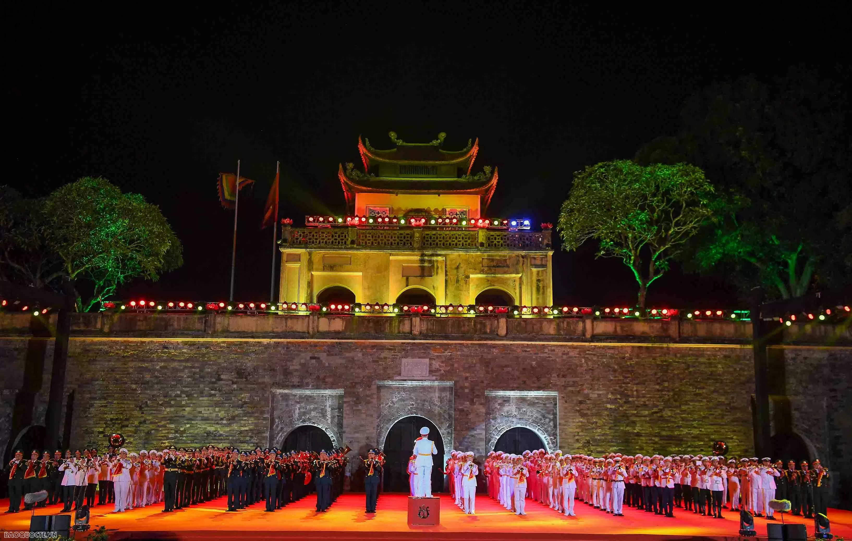 Gần 200 quân nhân các nước ASEAN diễu hành qua đường phố Hà Nội Gần 200 quân nhân các nước ASEAN diễu hành qua đường phố Hà Nội