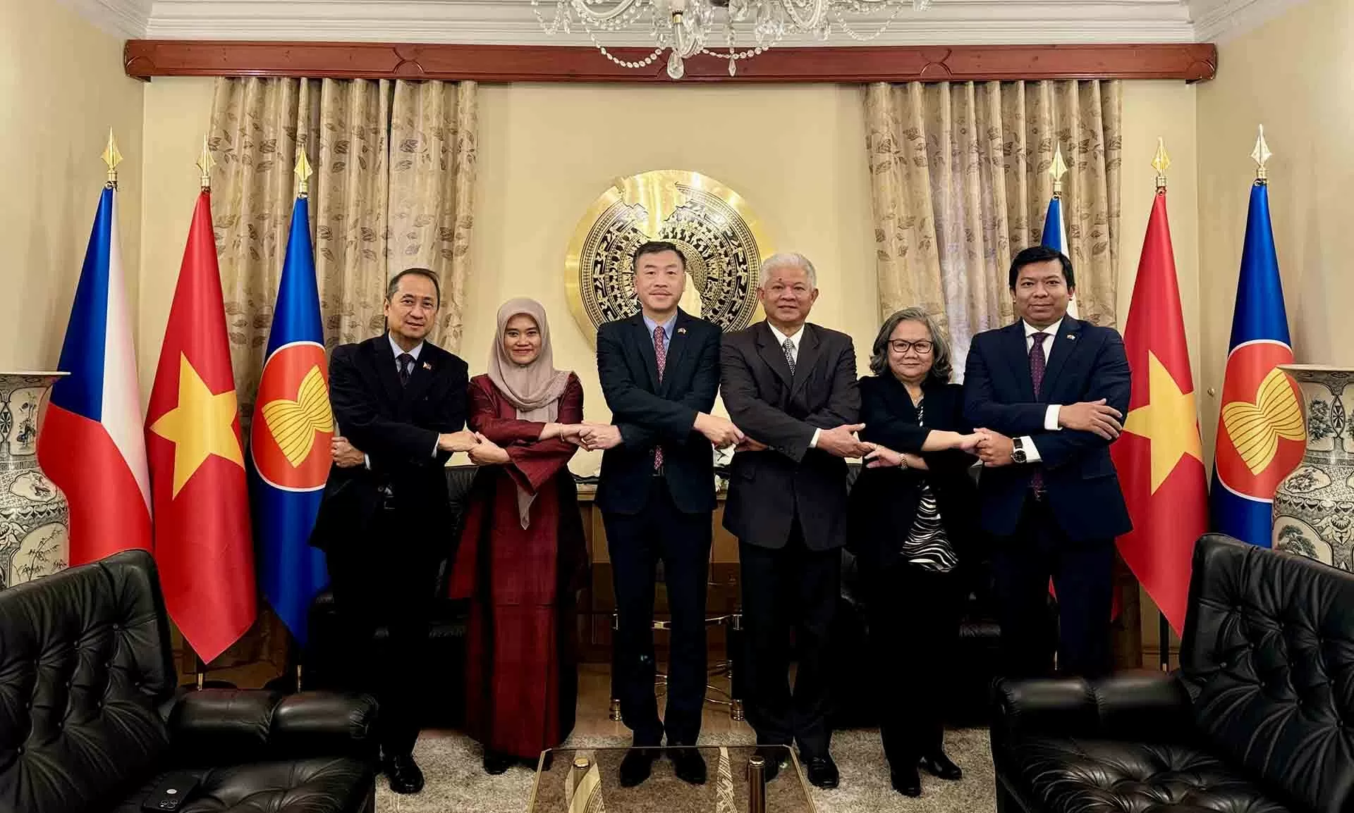 Việt Nam đi đầu thúc đẩy các mặt hoạt động của Ủy ban ASEAN tại Prague Việt Nam đi đầu thúc đẩy các mặt hoạt động của Ủy ban ASEAN tại Prague