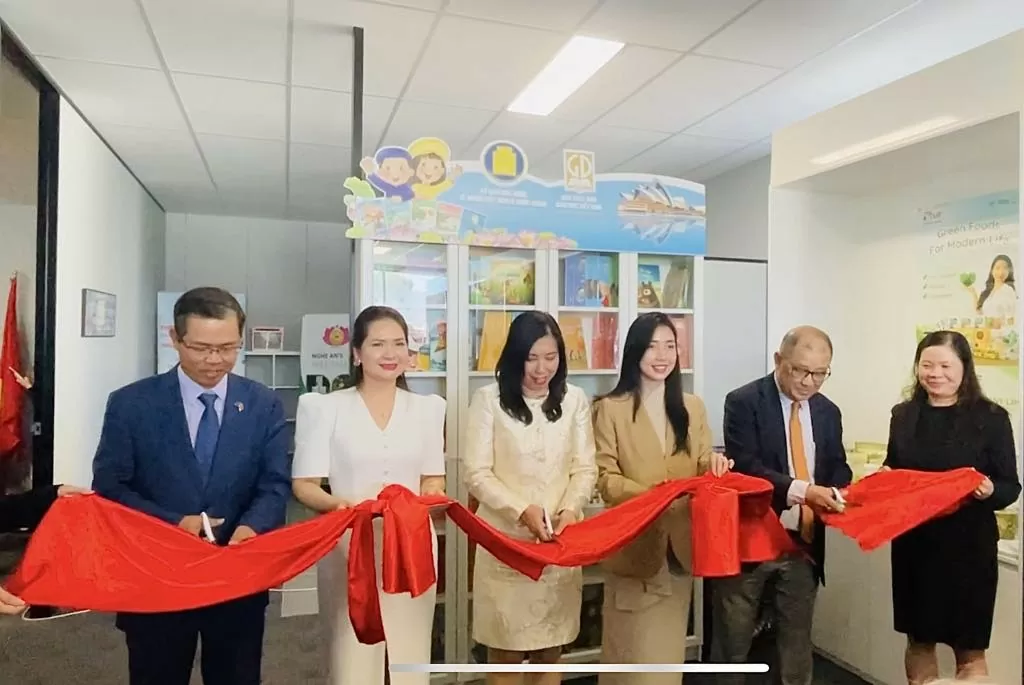 Thứ trưởng Lê Thị Thu Hằng đến thăm cộng đồng người Việt tại Melbourne Thứ trưởng Lê Thị Thu Hằng đến thăm cộng đồng người Việt tại Melbourne