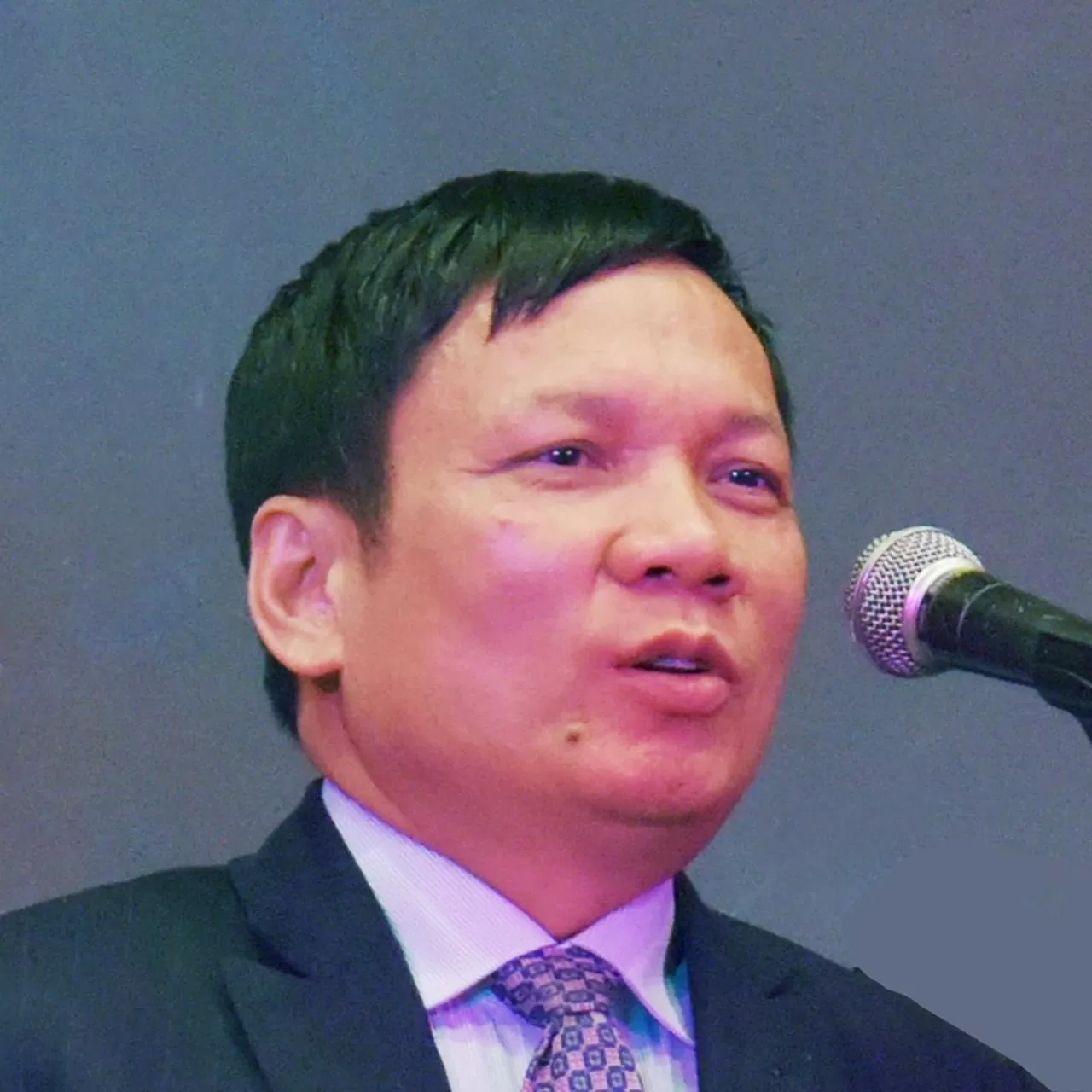 Mái nhà luôn ấm tình quê hương