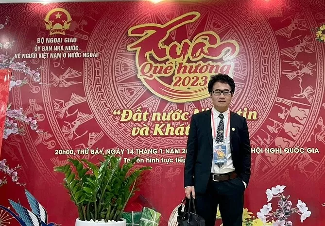 Mái nhà luôn ấm tình quê hương Mái nhà luôn ấm tình quê hương