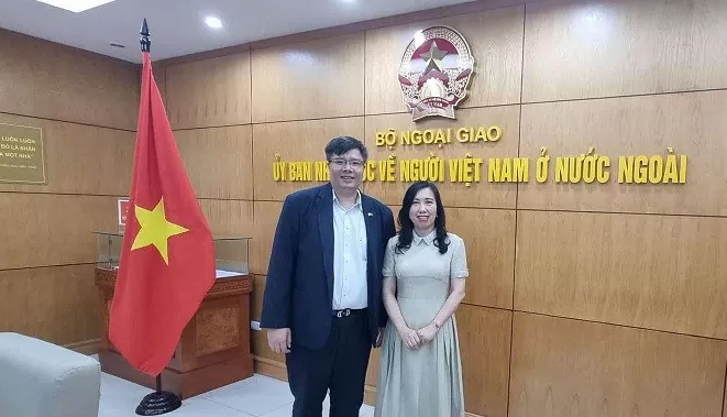 Mái nhà luôn ấm tình quê hương