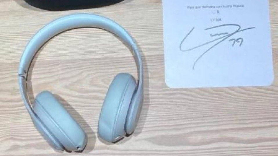 Uống nước nhớ nguồn, Lamine Yamal tặng 100 phần quà Giáng sinh cho đàn em