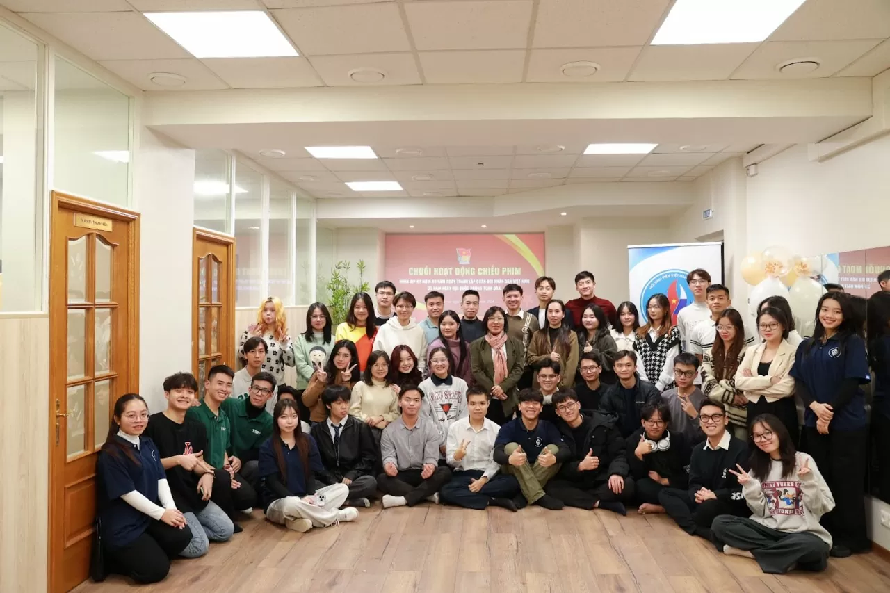 Thế hệ trẻ Việt Nam tại Nga cùng hướng về lịch sử hào hùng của dân tộc Thế hệ trẻ Việt Nam tại Nga cùng hướng về lịch sử hào hùng của dân tộc
