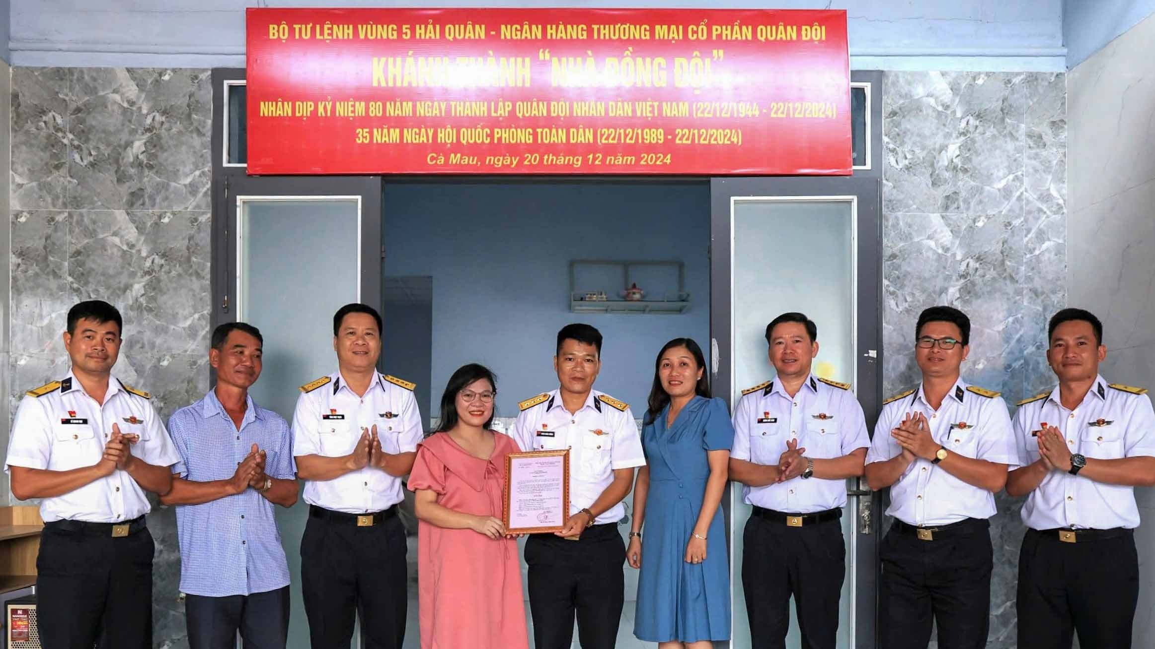 bo tu lenh vung 5 hai quan ban giao nha dong doi tai ca mau