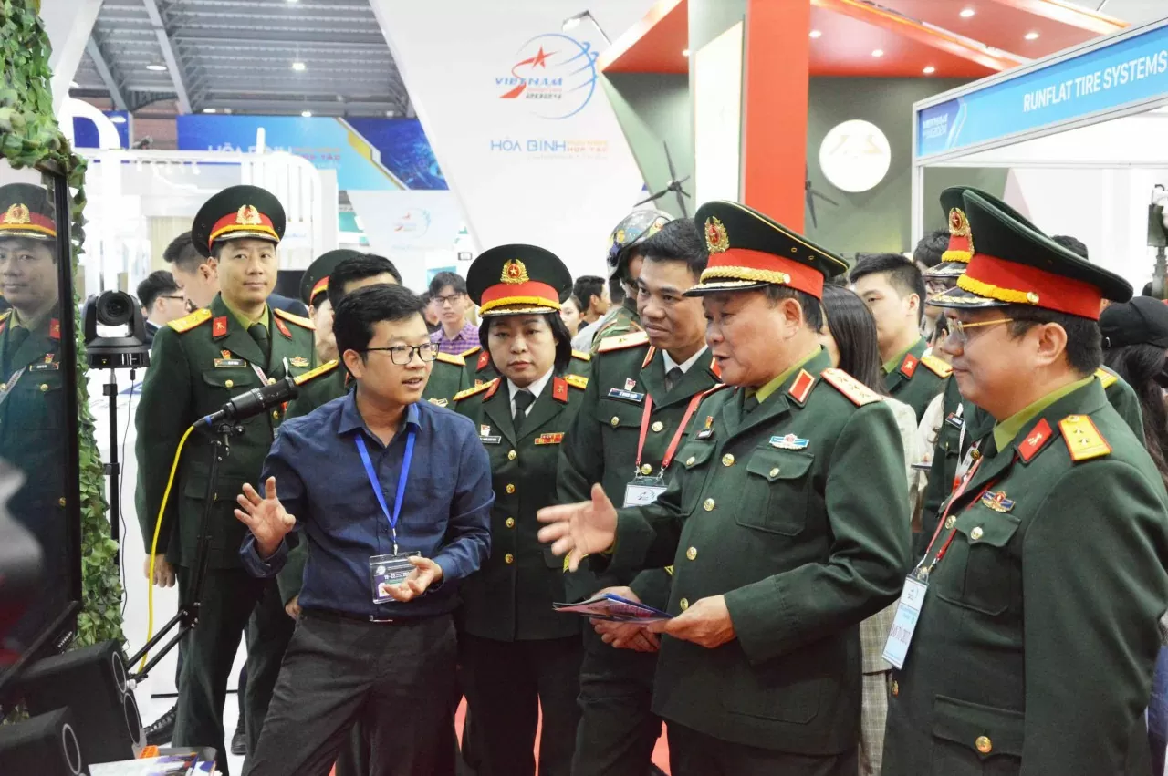 Thượng tướng Hoàng Xuân Chiến: Sẽ mở cửa Triển lãm thêm 1 ngày để đón tiếp nhân dân Thượng tướng Hoàng Xuân Chiến: Sẽ mở cửa Triển lãm thêm 1 ngày để đón tiếp nhân dân