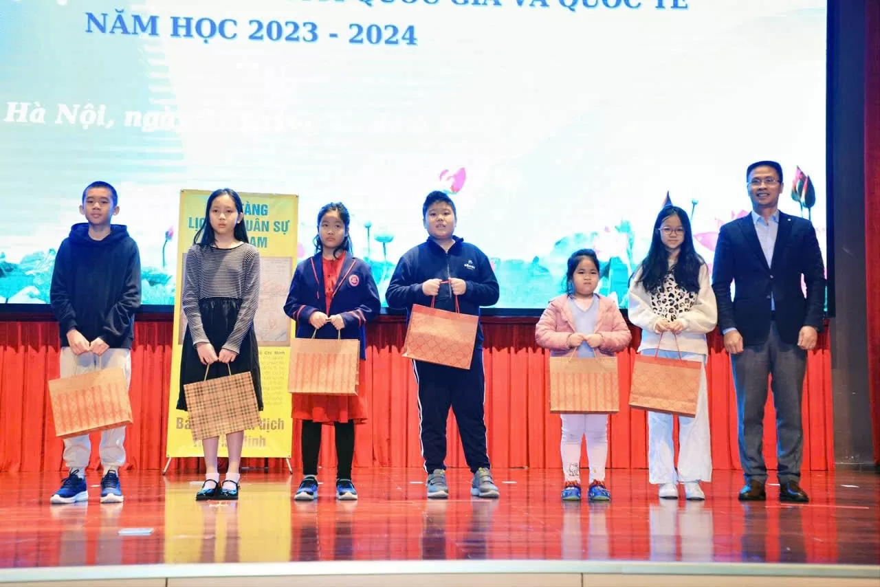 Biểu dương con đoàn viên Bộ Ngoại giao chinh phục các kỳ thi quốc gia và quốc tế Biểu dương con đoàn viên Bộ Ngoại giao chinh phục các kỳ thi quốc gia và quốc tế