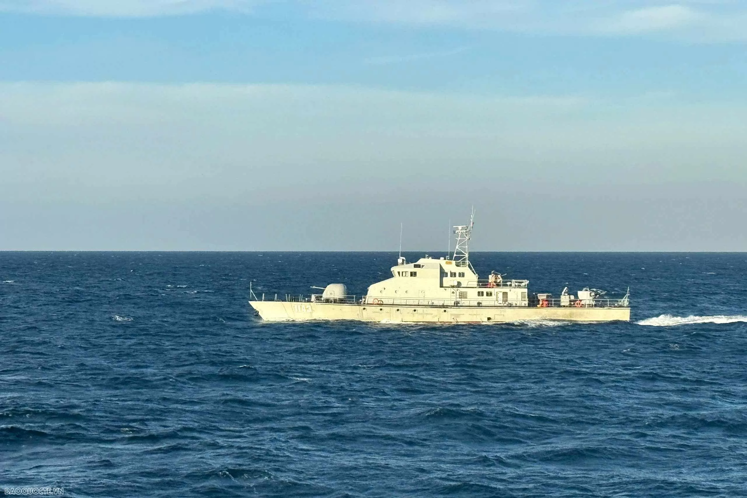 Tàu 1143 của Hải quân Hoàng gia Campuchia cơ động trên biển Tàu 1143 của Hải quân Hoàng gia Campuchia cơ động trên biển