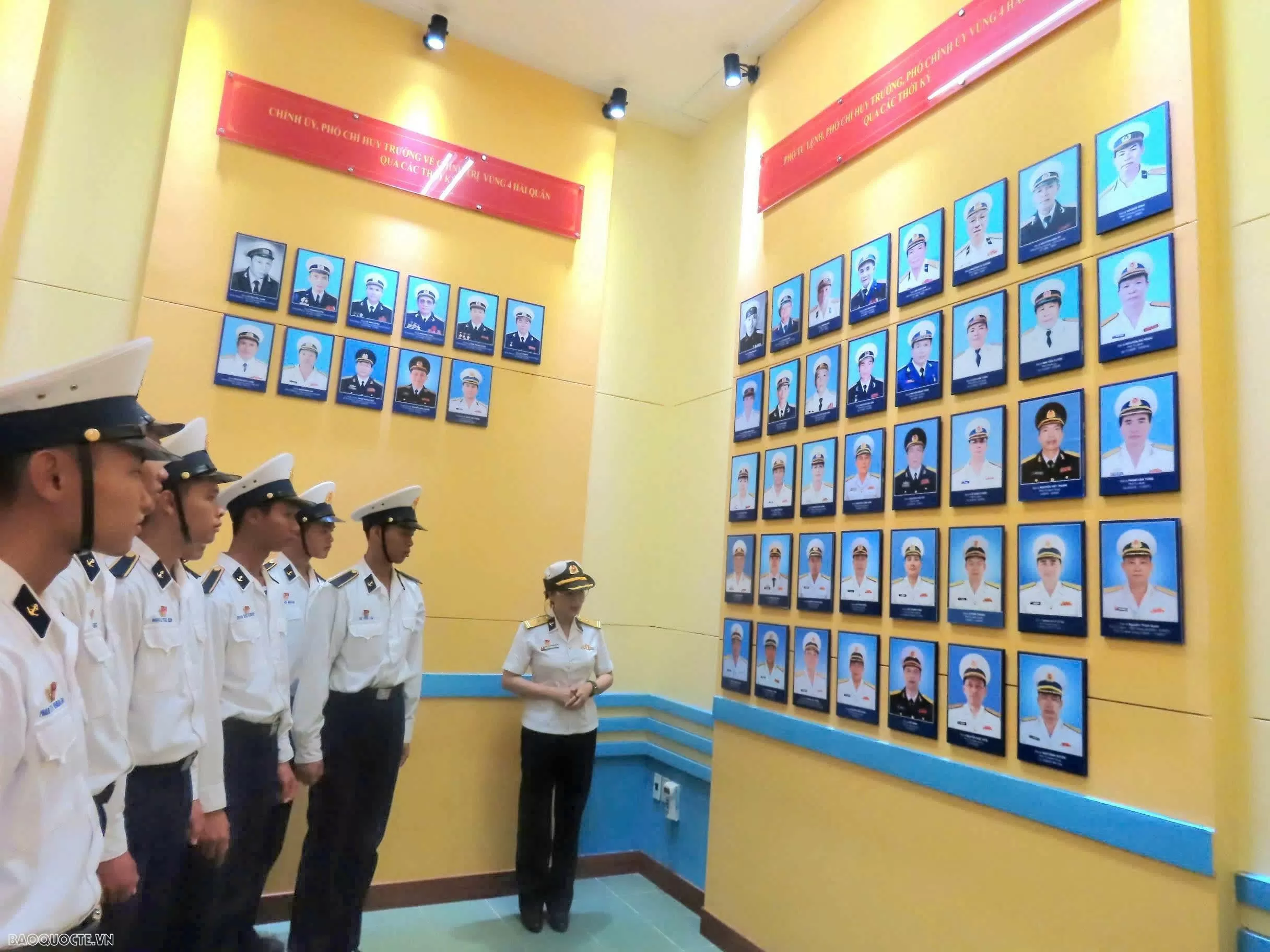 cán bộ, học viên tham quan nhà truyền thống Vùng 4 Hải quân. cán bộ, học viên tham quan nhà truyền thống Vùng 4 Hải quân.