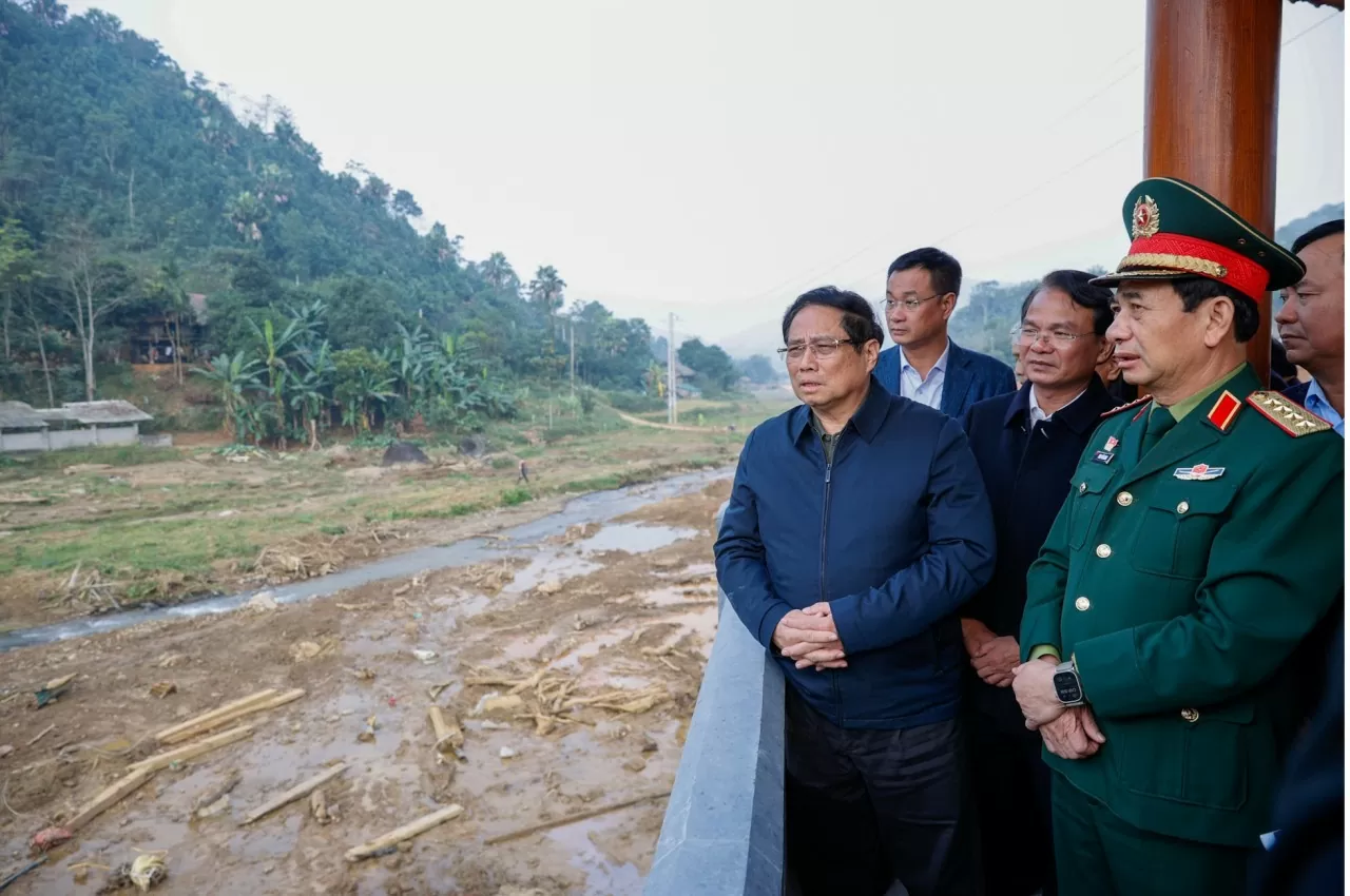 Thủ tướng Phạm Minh Chính thăm thôn Làng Nủ, nơi 67 người dân bị thiệt mạng do trận lũ - Ảnh: VGP/Nhật Bắc Thủ tướng Phạm Minh Chính thăm thôn Làng Nủ, nơi 67 người dân bị thiệt mạng do trận lũ - Ảnh: VGP/Nhật Bắc