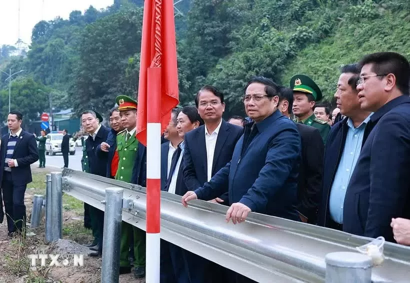 Thủ tướng Phạm Minh Chính khảo sát tuyến đường sắt Lào Cai-Hà Nội-Hải Phòng Thủ tướng Phạm Minh Chính khảo sát tuyến đường sắt Lào Cai-Hà Nội-Hải Phòng