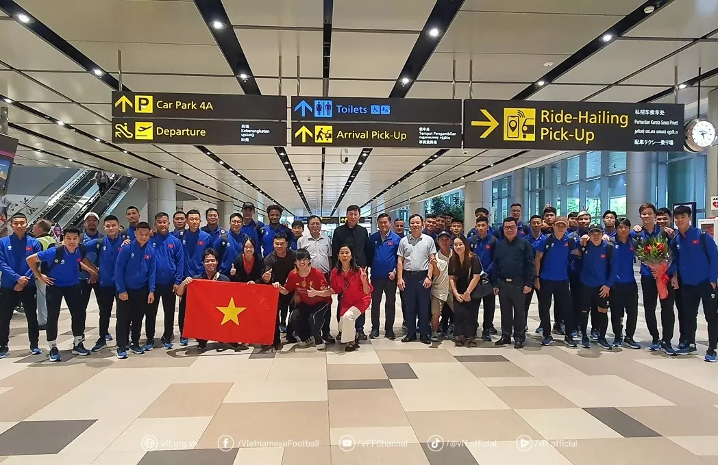 Đội tuyển Việt Nam đến Singapore, chuẩn bị cho bán kết ASEAN Cup 2024 Đội tuyển Việt Nam đến Singapore, chuẩn bị cho bán kết ASEAN Cup 2024