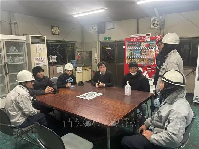 Ban Quản lý Lao động, Đại sứ quán Việt Nam tại Nhật Bản trao đổi với các lao động Việt Nam bị công ty Nekuseru nợ lương. Ban Quản lý Lao động, Đại sứ quán Việt Nam tại Nhật Bản trao đổi với các lao động Việt Nam bị công ty Nekuseru nợ lương.