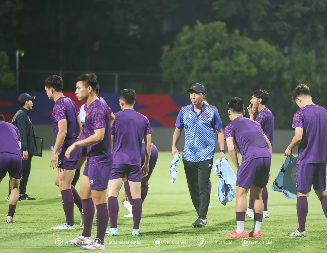 HLV Kim Sang Sik đón hai tiền vệ ưa thích trở lại trước bán kết ASEAN Cup 2024 HLV Kim Sang Sik đón hai tiền vệ ưa thích trở lại trước bán kết ASEAN Cup 2024