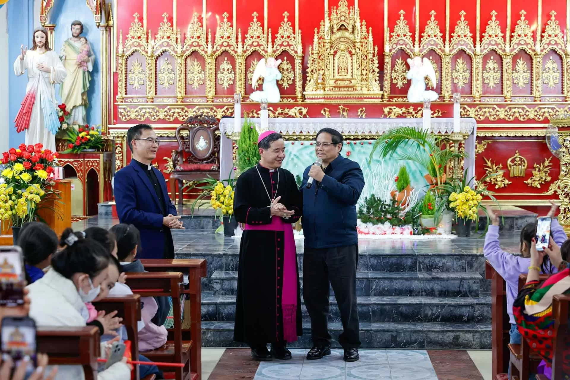 Thủ tướng Phạm Minh Chính thăm và chúc mừng Giáng sinh tại Giáo xứ Lào Cai Thủ tướng Phạm Minh Chính thăm và chúc mừng Giáng sinh tại Giáo xứ Lào Cai